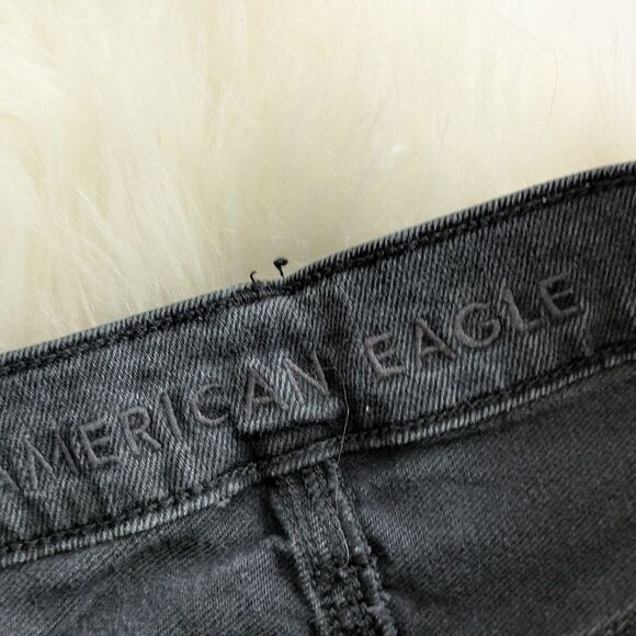 American Eagle Highest Rise 90s Boyfriend Black Jeans Size 10 distressed strigid - Picture 5 of 8